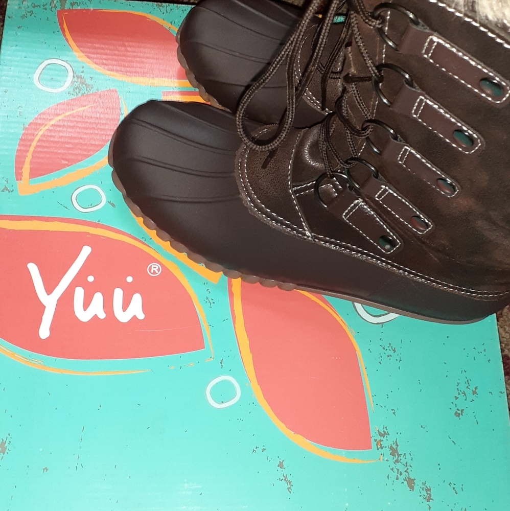 Boots - Picture 2 of 4